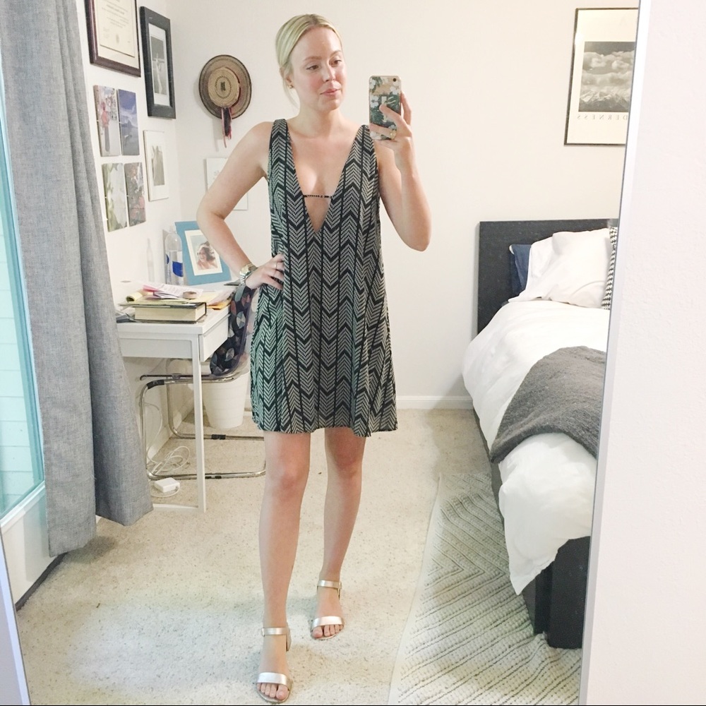 Deep V shift dress with backless detail